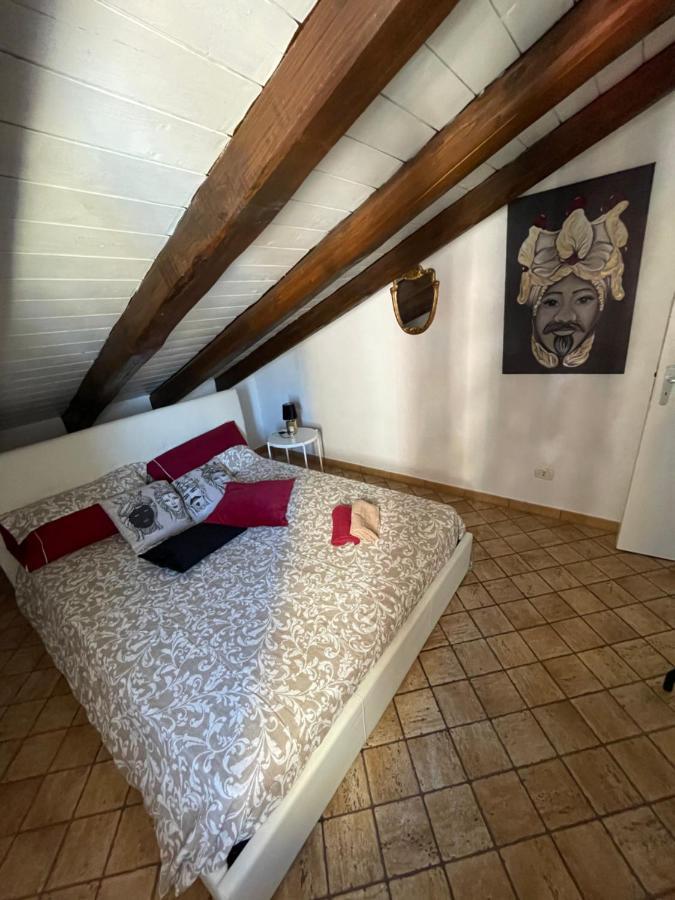 Appartement La Mansarda Dei Mori à Catane Extérieur photo
